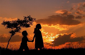夕日と姉弟.jpg